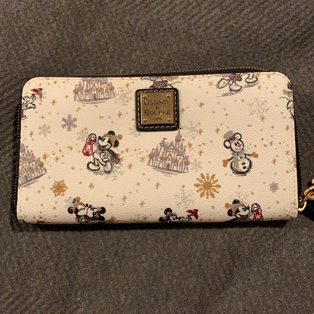 2020 Disney Parks Dooney & Bourke Christmas Holiday Mickey Wristlet wallet